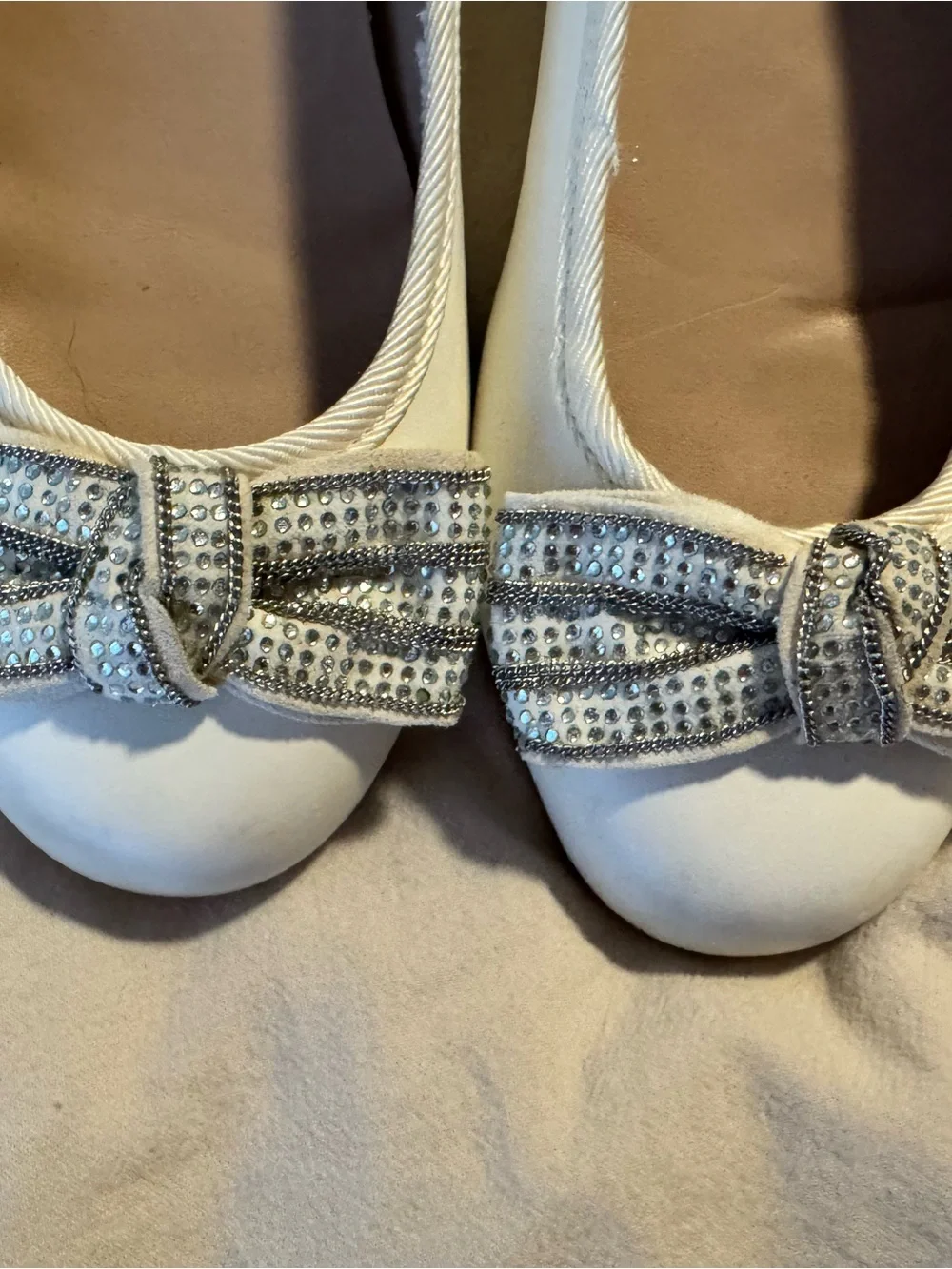 Stuart Weitzman Ivory Bow Embellished Ballet Flats girls size 2